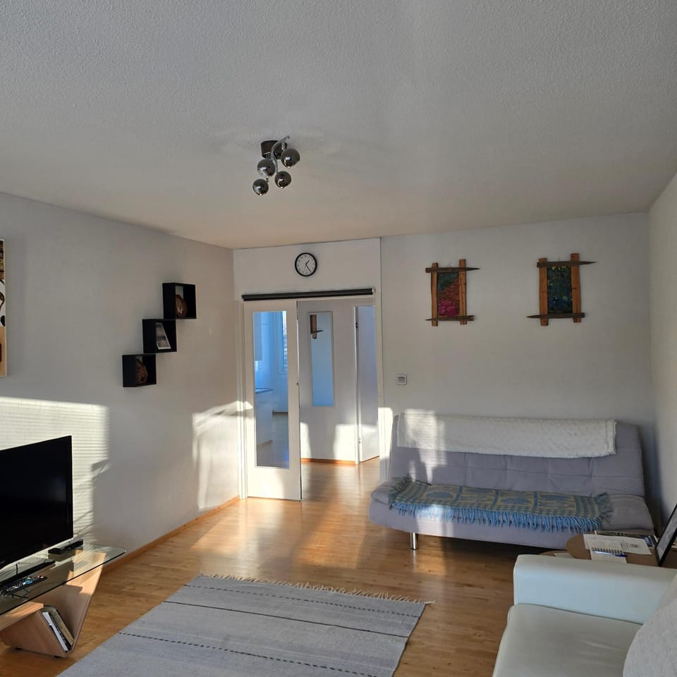 Communal lounge/ TV room, TV and multimedia, Living room, Seating area