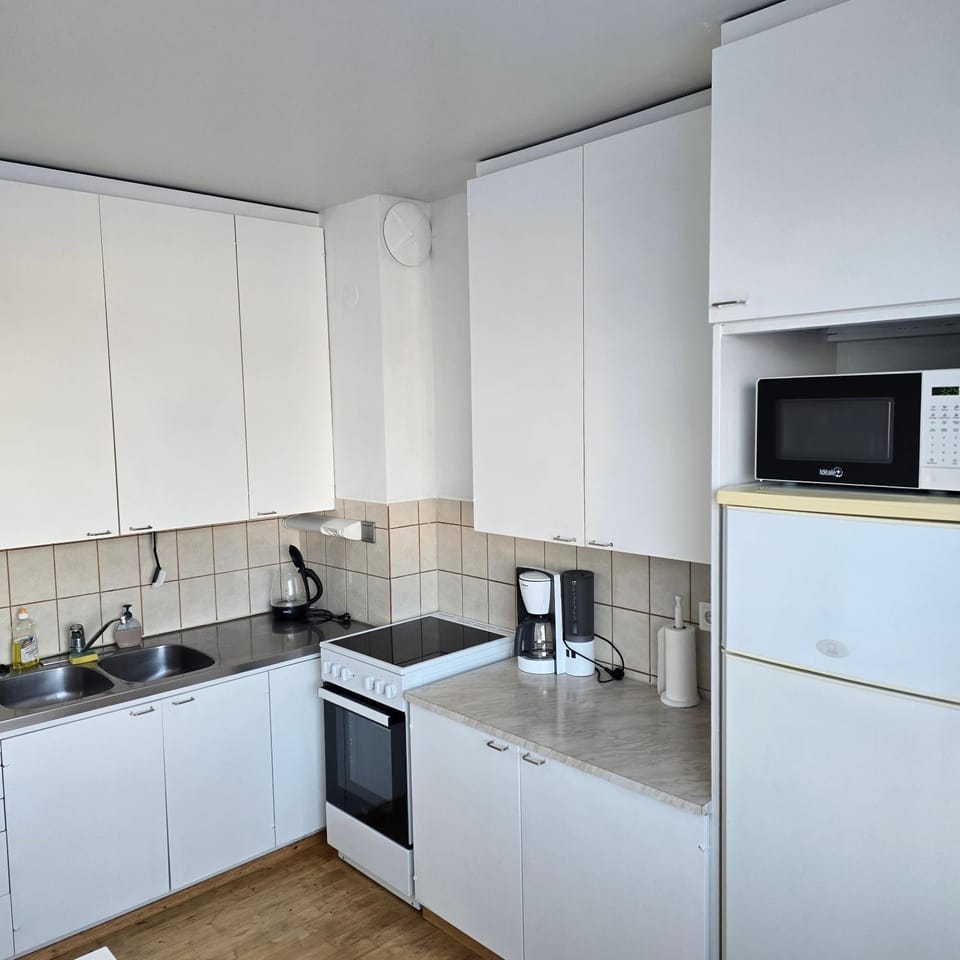 Coffee/tea facilities, Kitchen or kitchenette, oven, stove, toaster