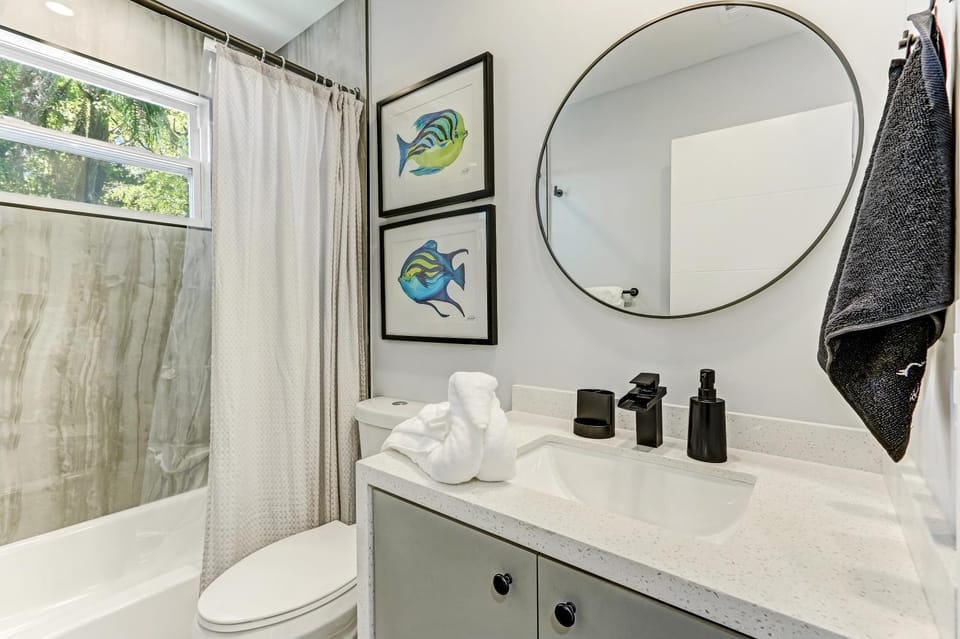Renovated professional design, grill lake view! 1 House in Hallandale Beach