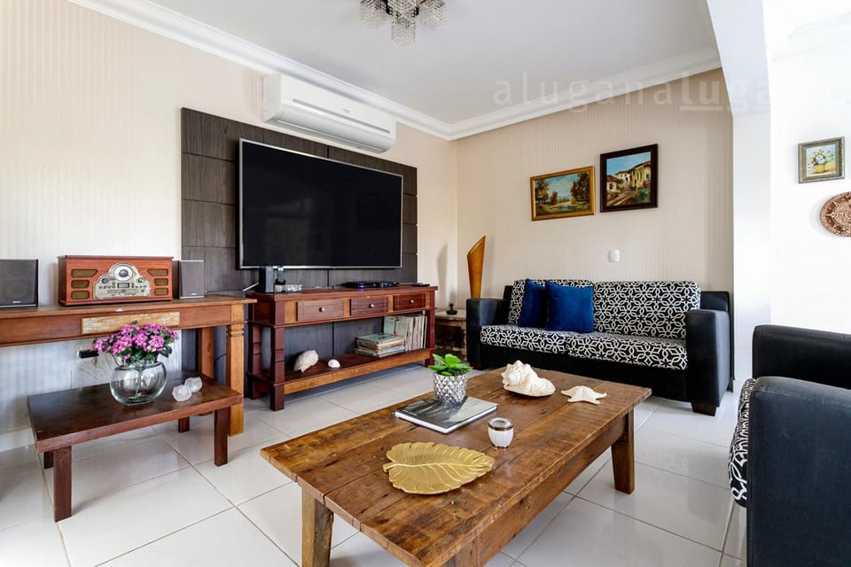 Mansion in Jurerê just 3 minutes from the beach an House in Florianopolis