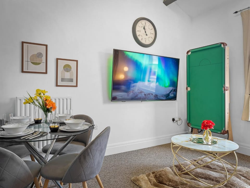 Communal lounge/ TV room, TV and multimedia