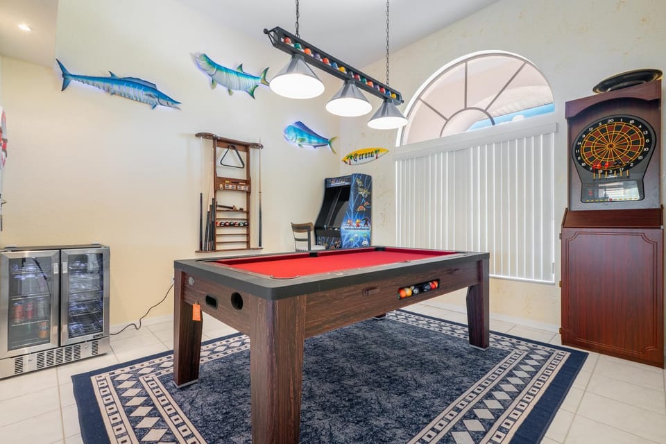 Luxury long waterview wpool-kayaks-clubs-bikes! House in Charlotte Park