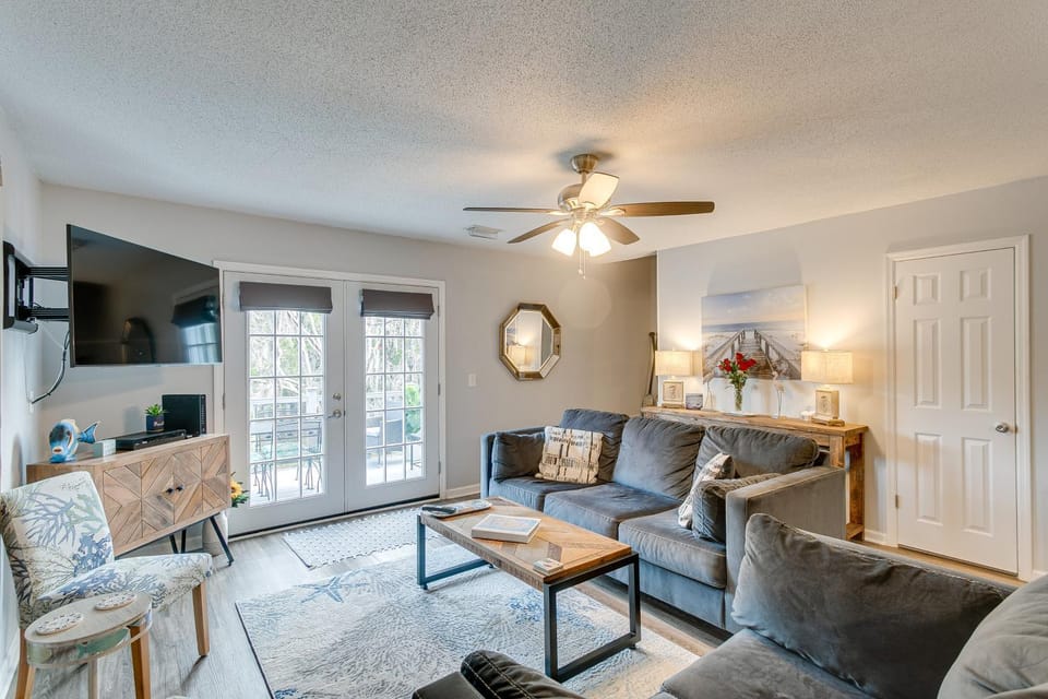 Coastal St Simons Retreat Near Gascoigne Bluff! House in Saint Simons Island