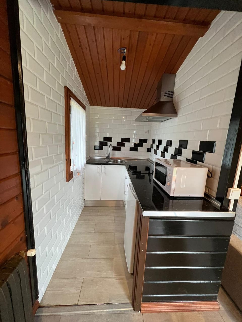 Kitchen or kitchenette, minibar, wardrobe