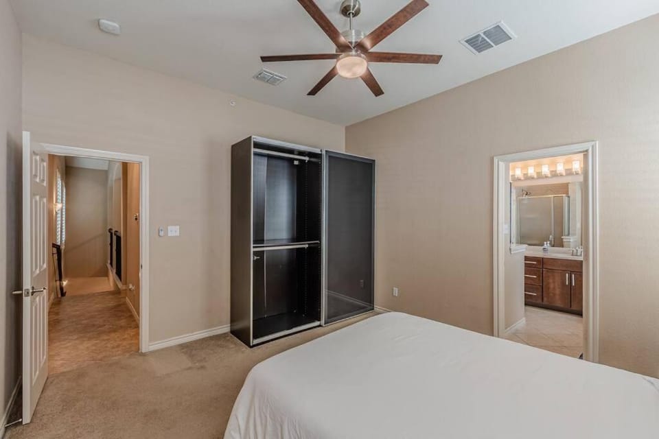 Bedroom, wardrobe