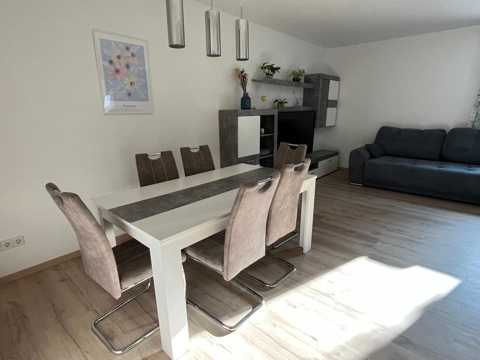 Communal lounge/ TV room, TV and multimedia, Living room, Dining area