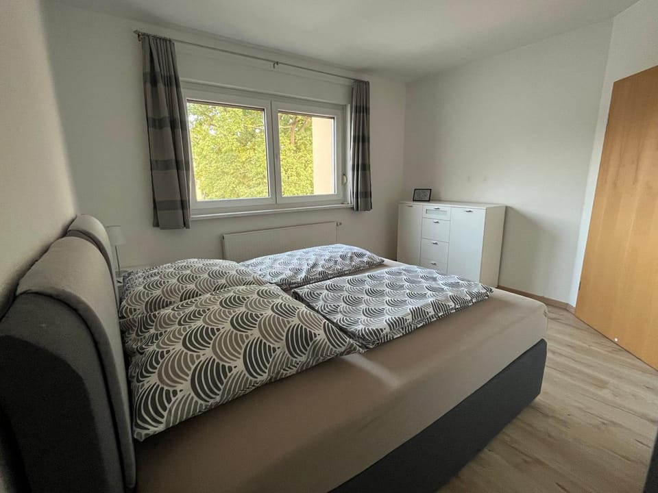 Bed, Photo of the whole room, Bedroom, internet