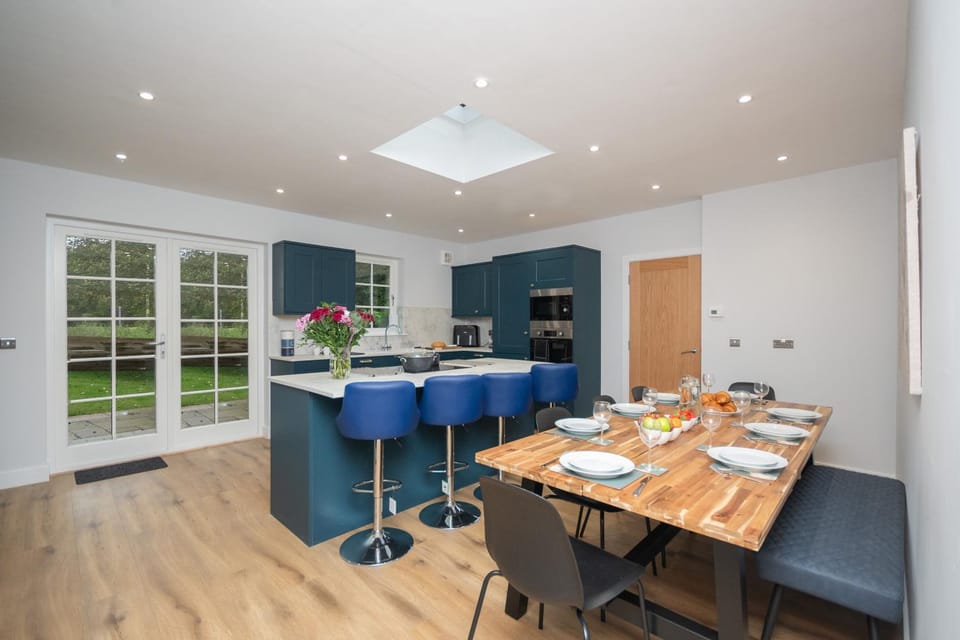 Dining area, kitchen