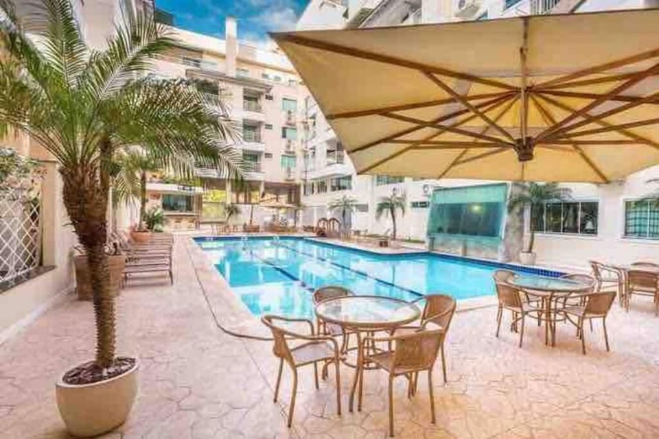 Apartamentos com piscinas na praia de Bombas Apartment in Porto Belo