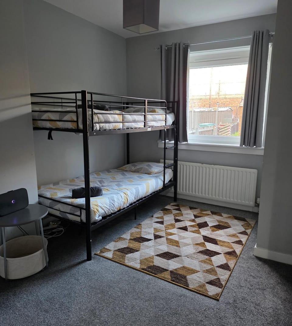 FM Homes & Apartments 3 Bedroom House Motherwell House in Bellshill