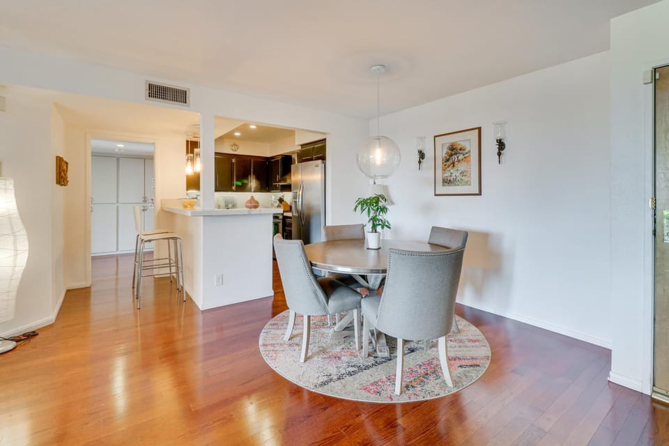 Granada Hills Condo w/ Community Pool & Workspace House in Granada Hills