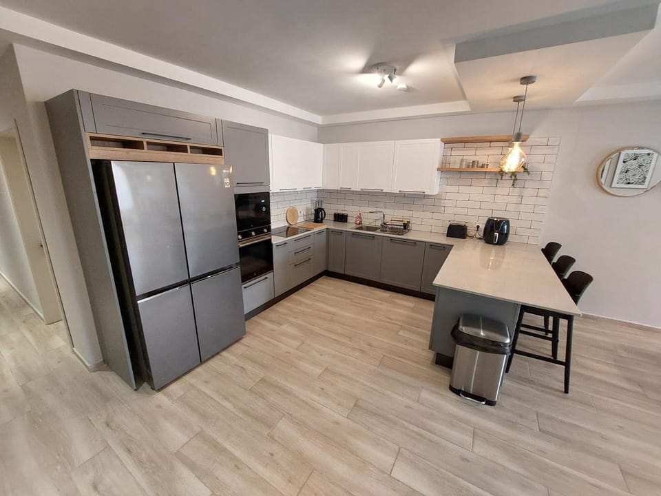 Modern 3BD Apartment with Spacious Balcony & Outside Furniture - Marsalforn Bay Apartment in Malta