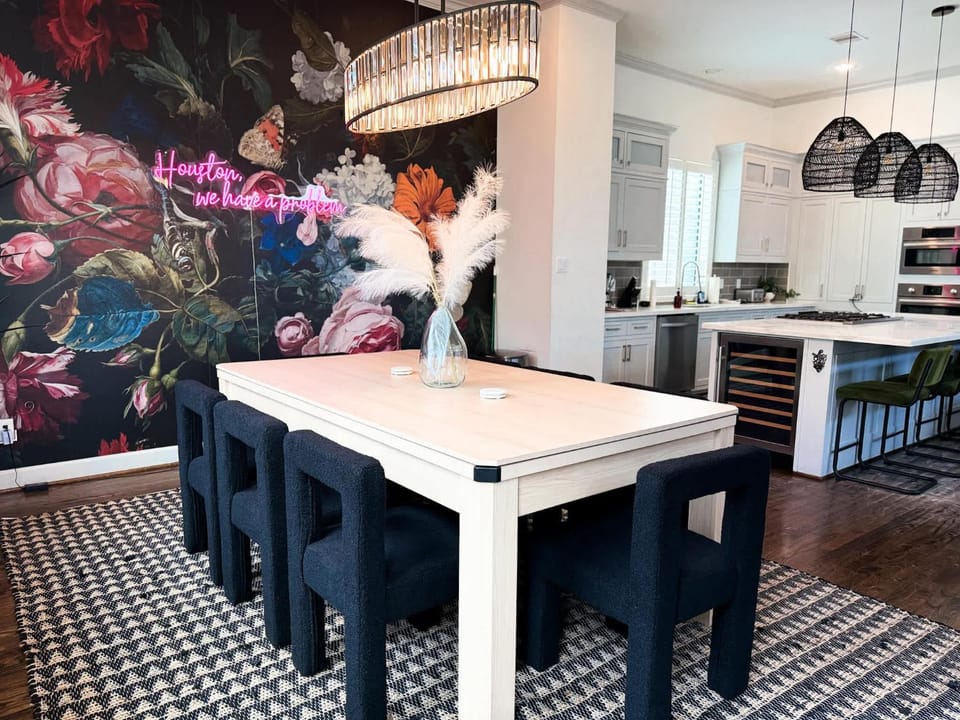 Urban Jungle Retreat in the HTX Skyline House in Houston