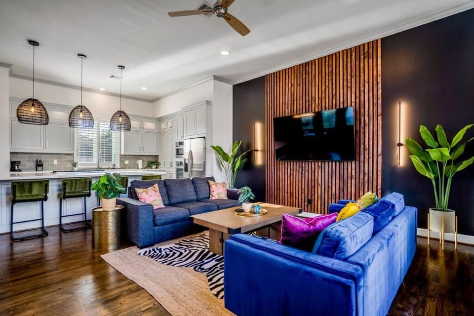 TV and multimedia, Kitchen or kitchenette, Living room, Seating area, fireplace
