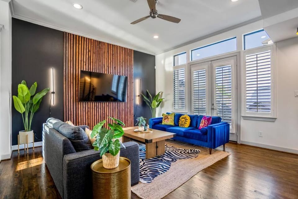 TV and multimedia, Living room, Seating area, fireplace