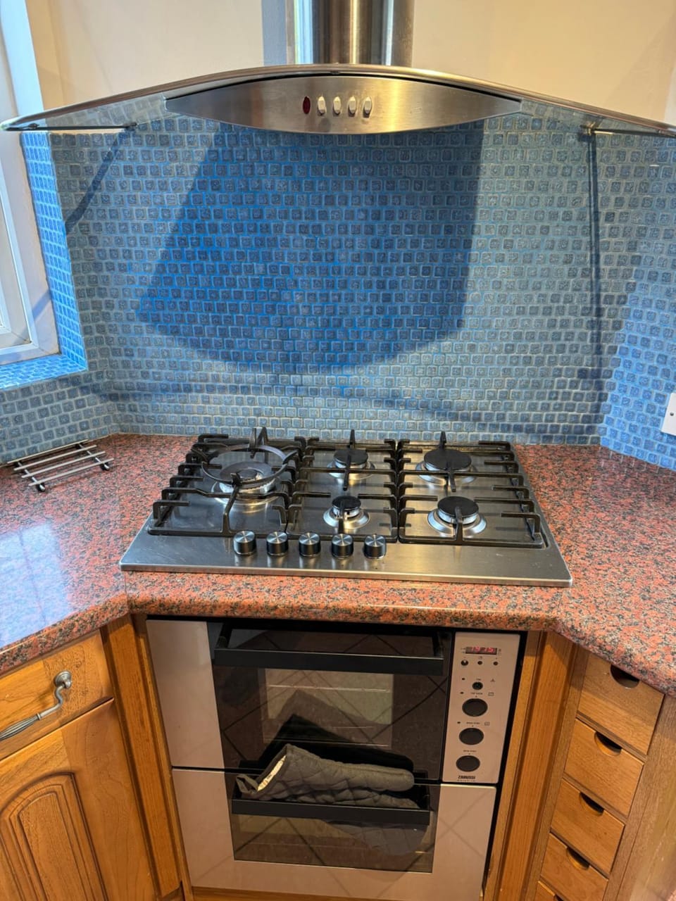 Kitchen or kitchenette, pet friendly, stove