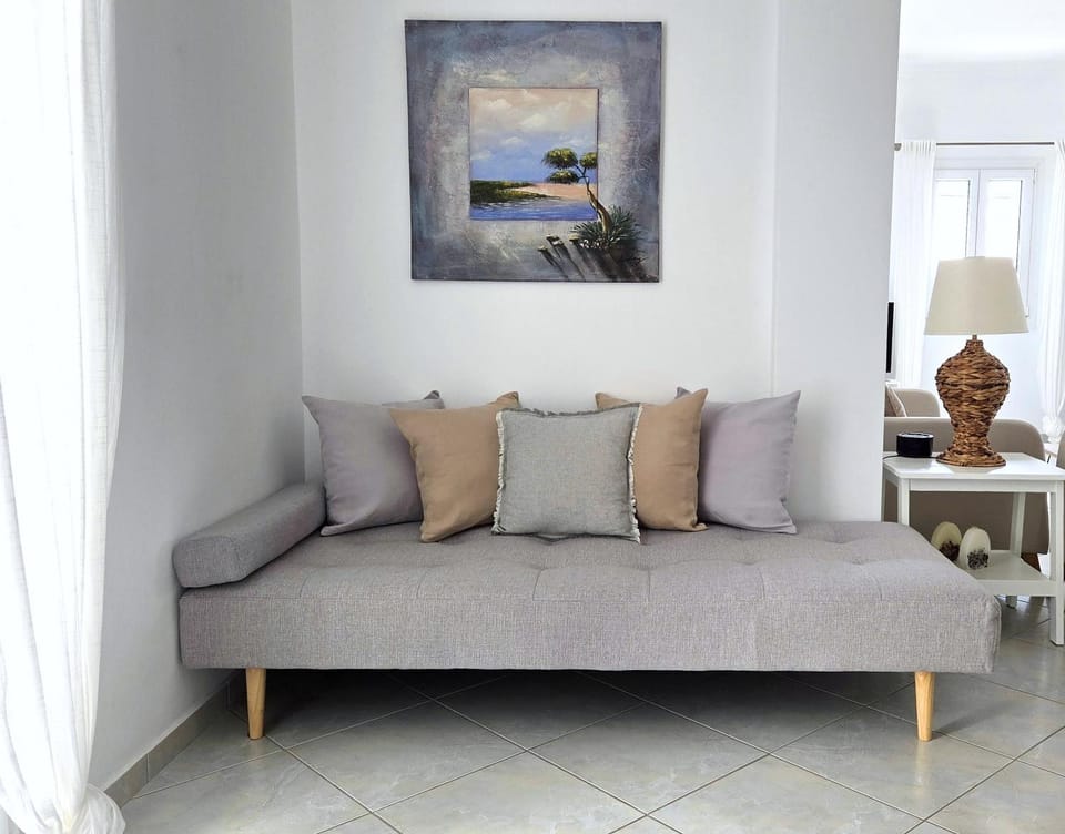 Bed, Seating area