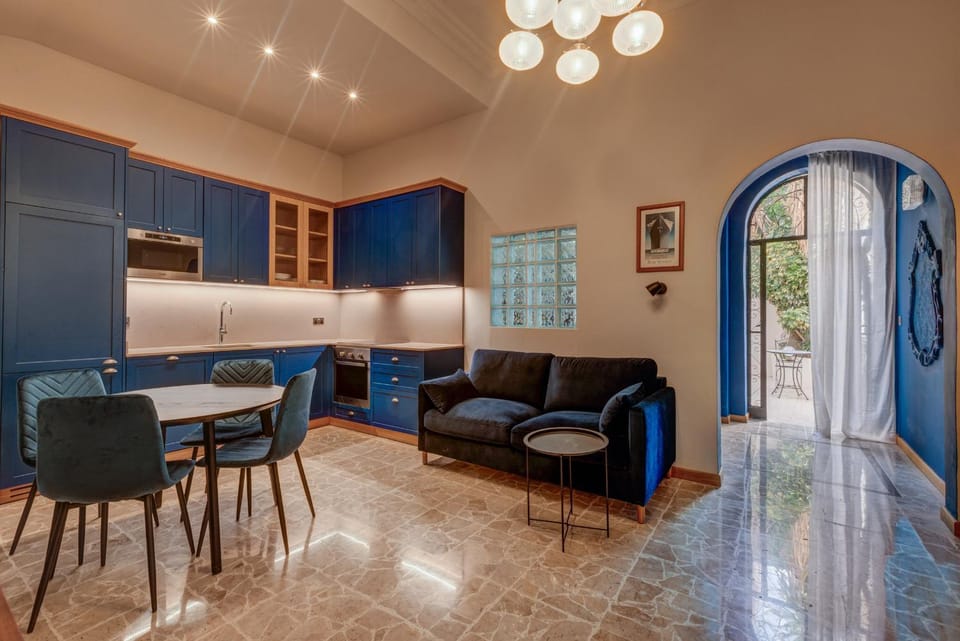 Kitchen or kitchenette, Living room, Photo of the whole room, Dining area