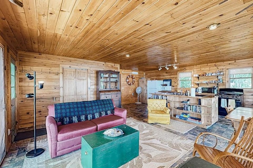 Kitchen or kitchenette, Living room, Seating area