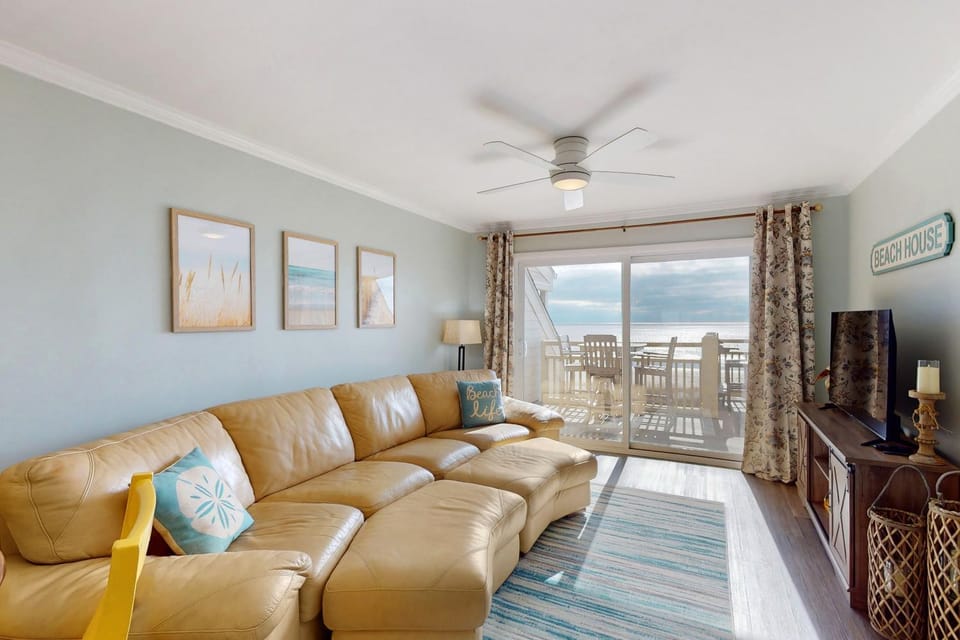 CAB03 Pelicans Penthouse Apartment in Caswell Beach