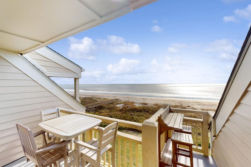 CAB03 Pelicans Penthouse Apartment in Caswell Beach