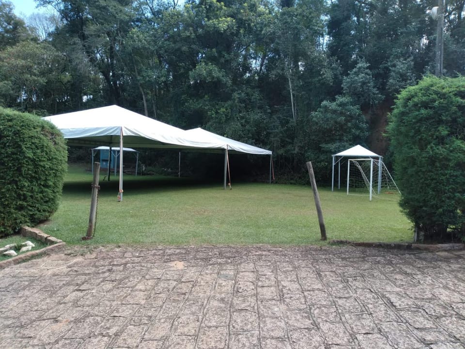 Casa Guacuri - Casa de temporada e eventos - apartamentos com suítes - Piscinas e Amplo Estacionamento Nature lodge in Itupeva