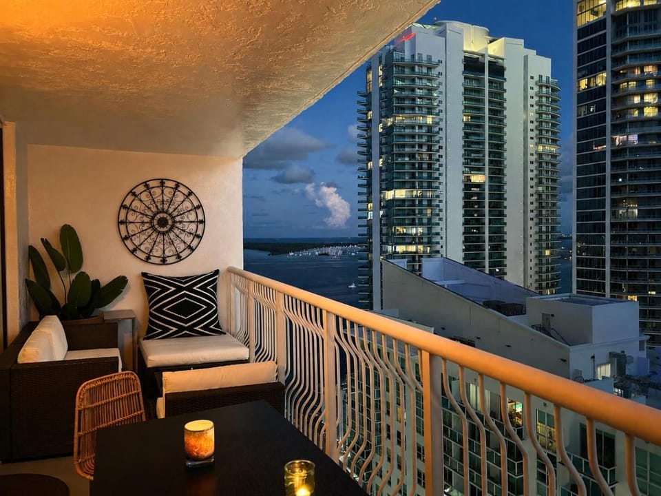 Night, View (from property/room), Balcony/Terrace