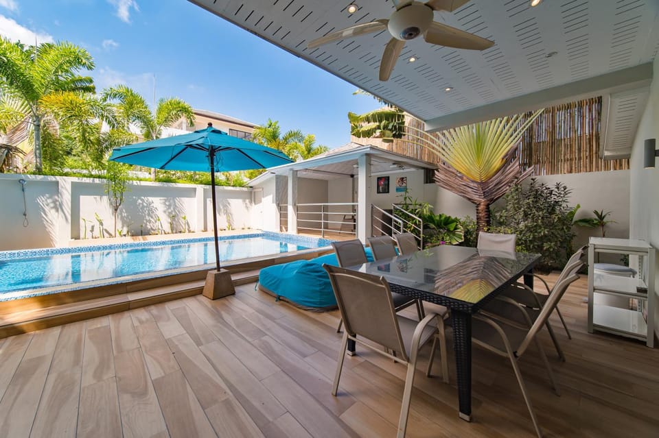 Patio, Balcony/Terrace, Dining area, Pool view, Swimming pool, sunbed