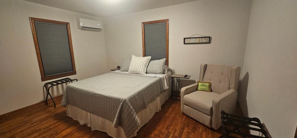 Bed, TV and multimedia, Bedroom, internet, air conditioner