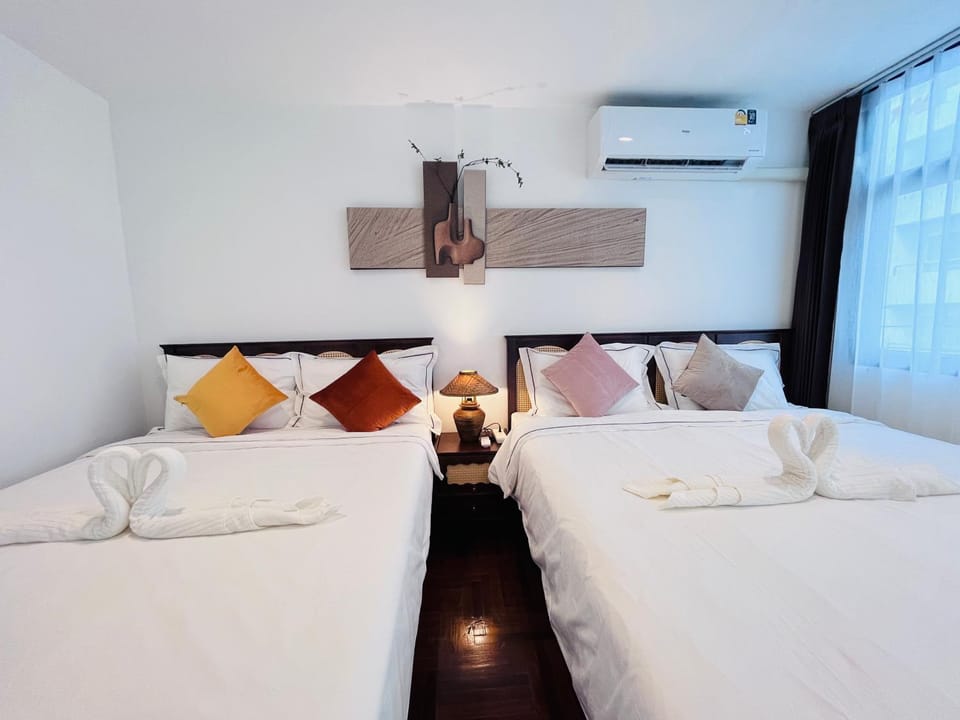 Bed, Photo of the whole room, Bedroom, air conditioner