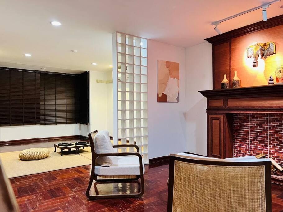 Living room, Seating area