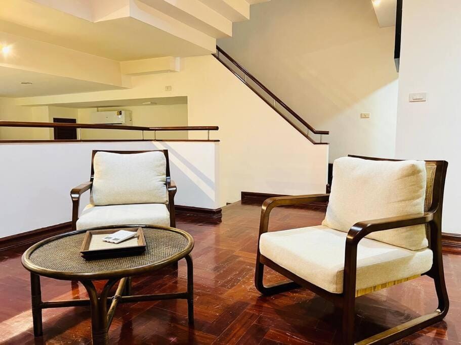 Living room, Seating area