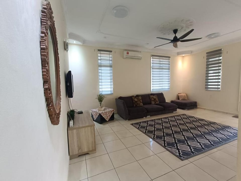 TV and multimedia, Living room, Seating area, air conditioner