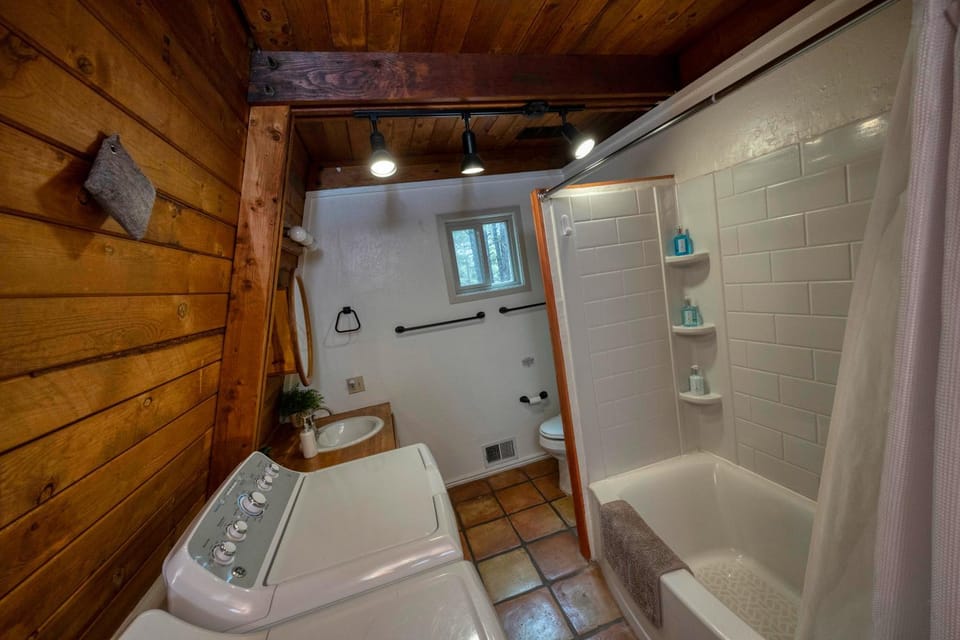 Toilet, Bathroom, Bath
