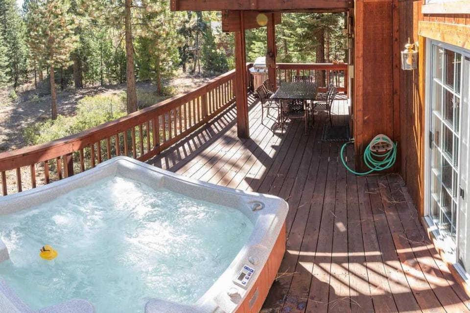 Tahoe Vista Home w/ Spa close to Northstar & Lake House in Tahoe Vista