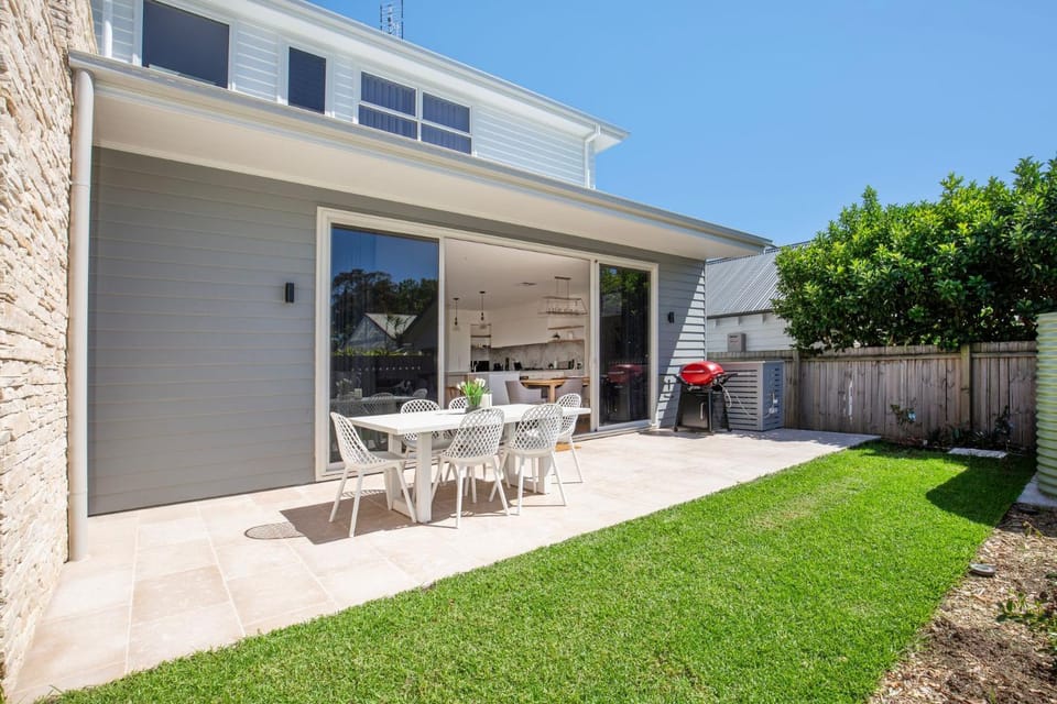 Camellia - Pet Friendly - 3 Min Walk to Centre of Berry House in Berry