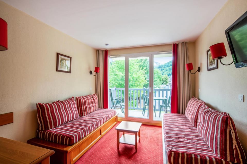 Bed, Living room, kitchen