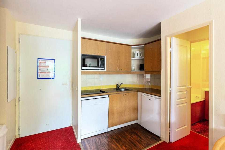 Bathroom, oven, kitchen