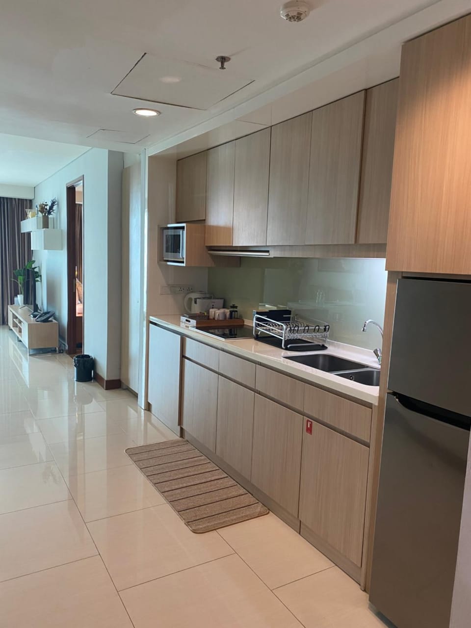 Kitchen or kitchenette, minibar, stove