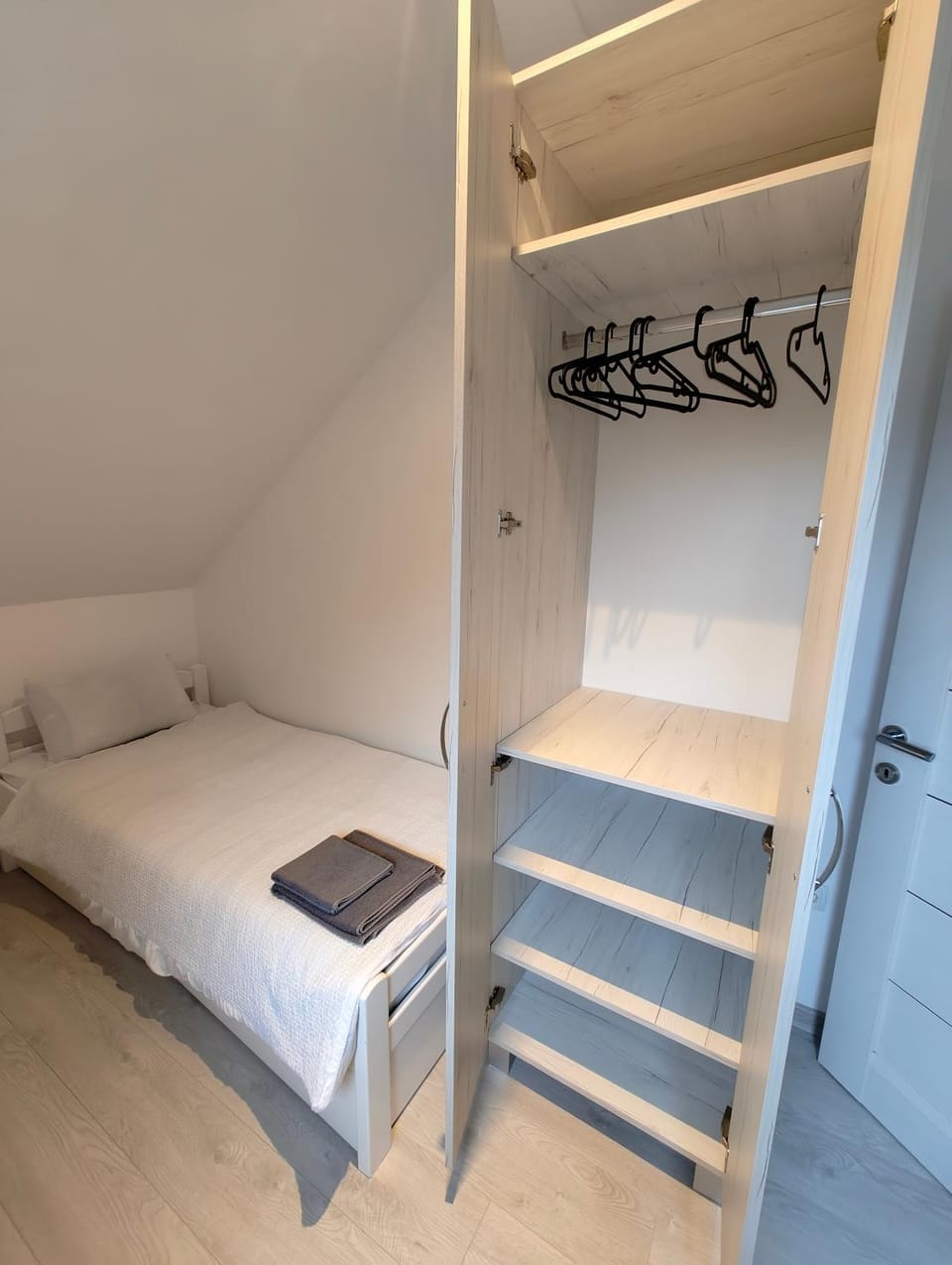 Bed, Photo of the whole room, Bedroom, wardrobe