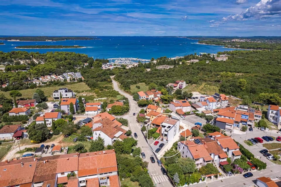Property building, Beach, Sea view, Location