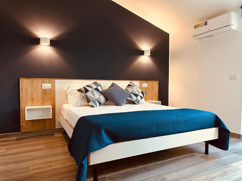 Bed, Photo of the whole room, Bedroom, air conditioner