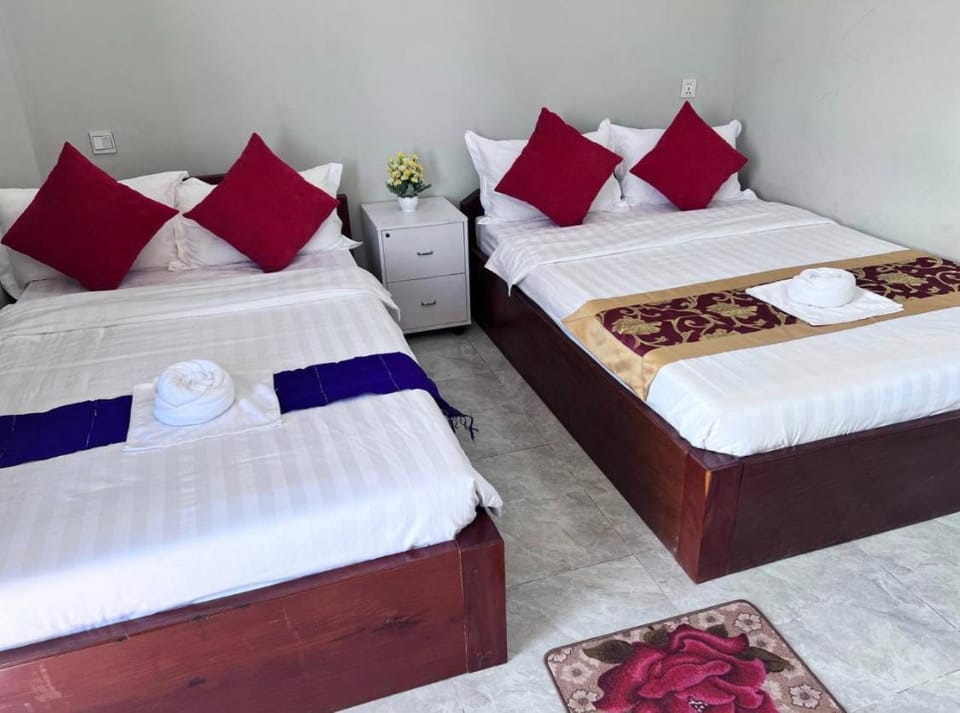 Bed, Photo of the whole room, Bedroom, towels