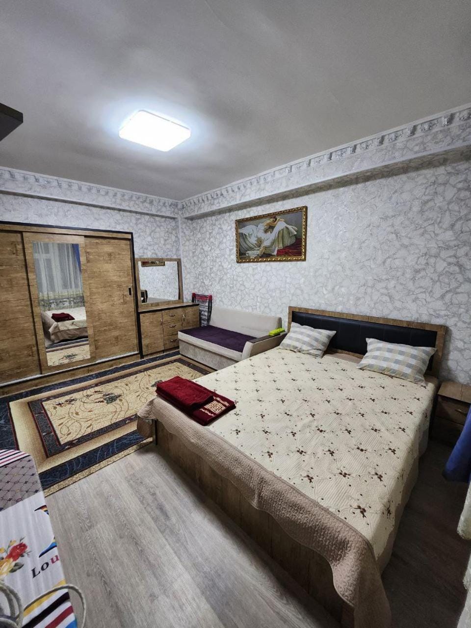 Photo of the whole room, Bedroom