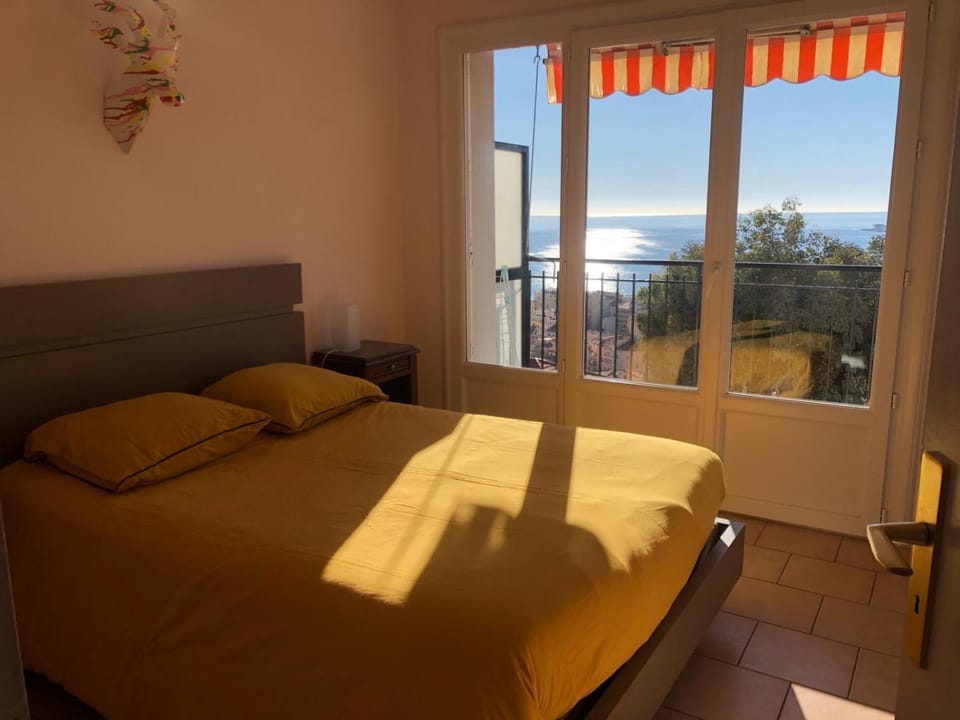 Appartement spacieux à 10 minutes de la plage, vue mer Apartment in Menton