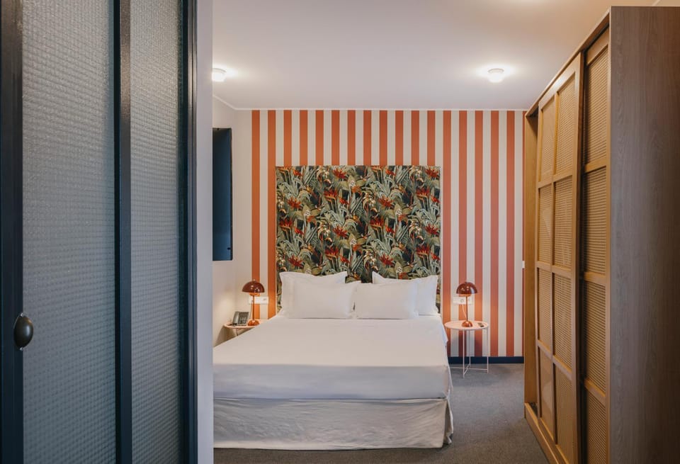 Bed, Photo of the whole room, Bedroom, wardrobe