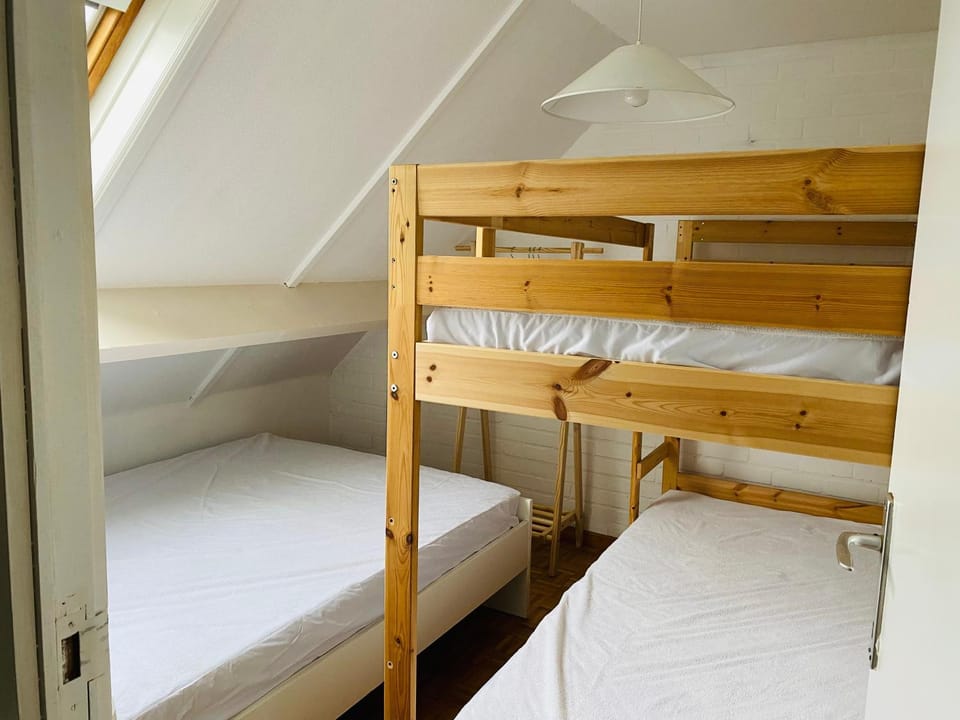 Photo of the whole room, Bedroom, bunk bed
