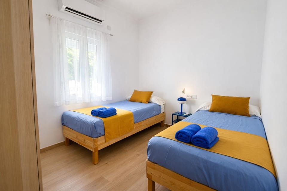 Bedroom, air conditioner