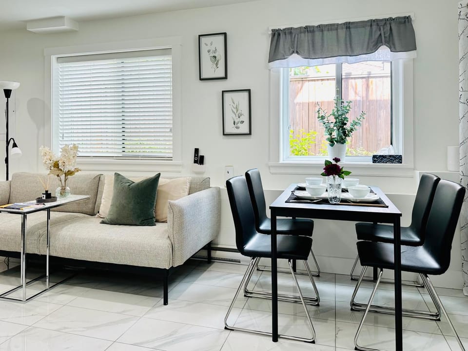 Living room, Seating area, Dining area