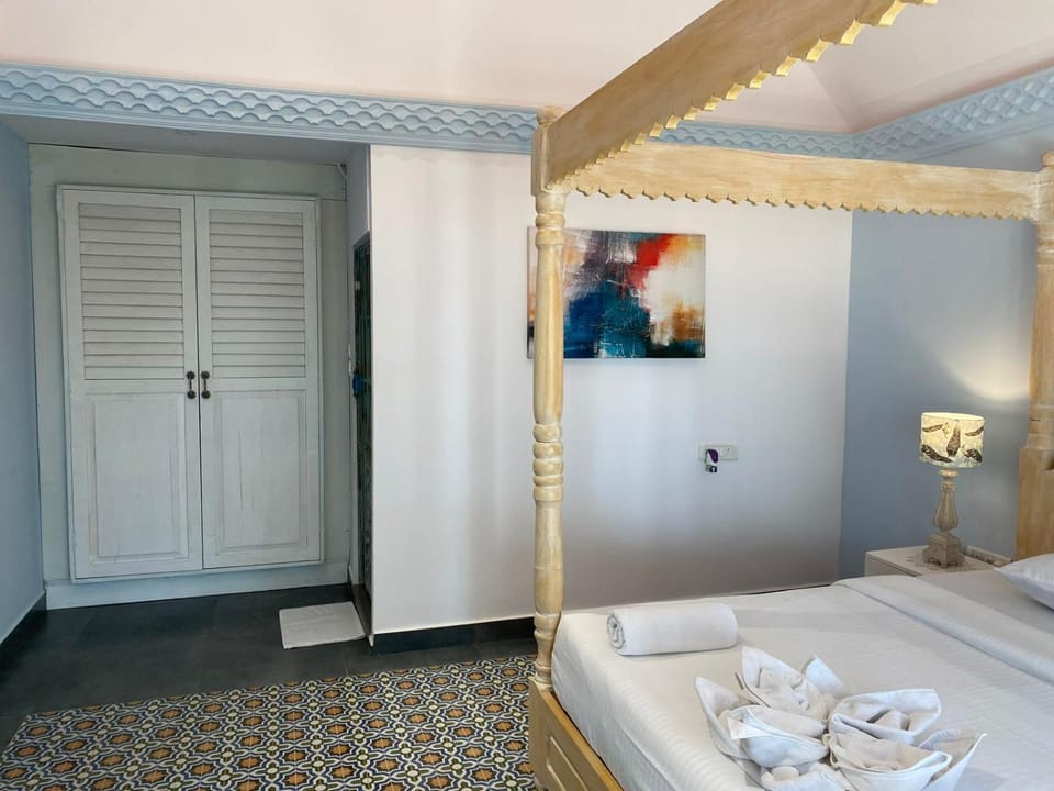 Bed, Photo of the whole room, Bedroom, towels, wardrobe